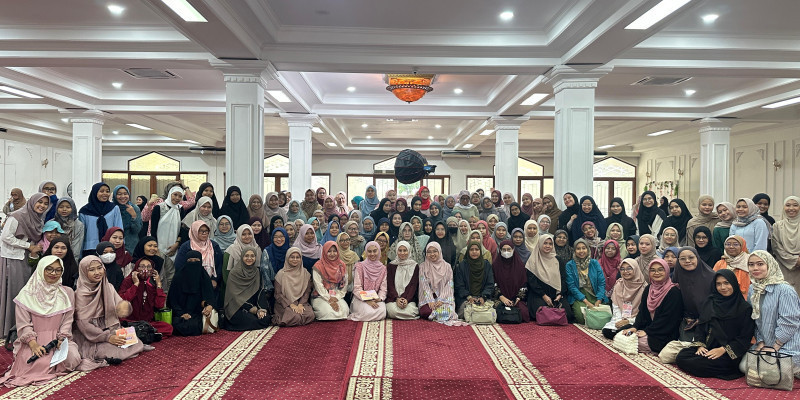 Foto bersama peserta, panitia, dan pembicara talk show RISKA Menteng bertajuk 
