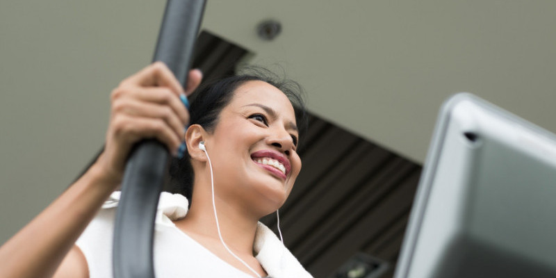 Ilustrasi perempuan melakukan cardio workout. (Freepik)