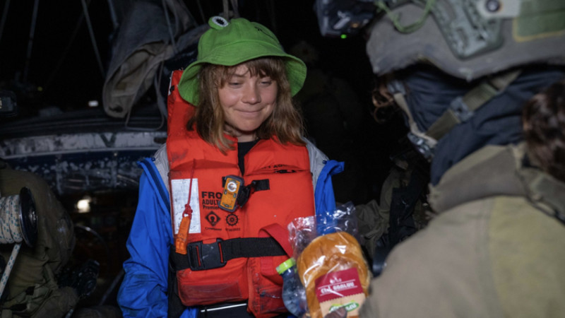 Greta Thunberg dan 11 relawan lain dihentikan Israel di Laut Tengah. (X/Israel Foreign Ministry)