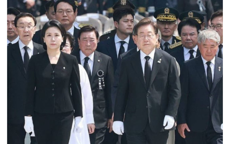 Kim Hye-kyung dan sang suami, Lee Jae-myung. (Yonhap)