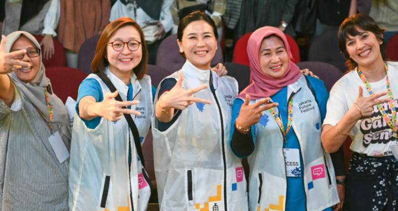 (2 ki-ka) Irene Umar-Veronica Tan-Iin Mutmainnah-Hannah Al Rashid dalam Jakarta Future Festival (15/6) di TIM. (Kemen PPPA)