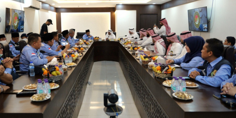 Kunjungan Wamen Haji & Umrah Arab Saudi beserta jajaran ke Kantor PPIH Daker Makkah (28/6). (Kemenag RI)