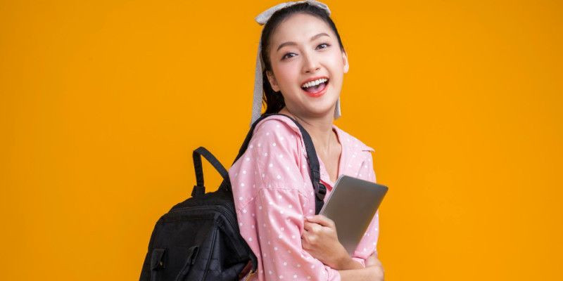 Ilustrasi mahasiswa perempuan. (Freepik)