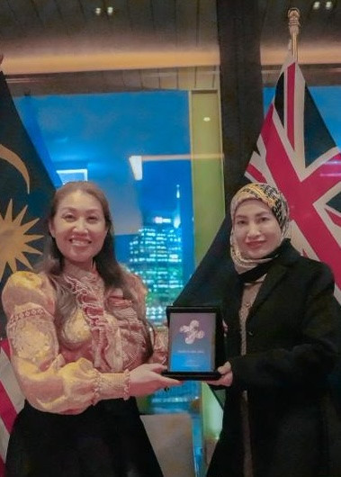 Komisaris Tinggi Malaysia untuk Selandia Baru, Mazita Marzuki (kiri) dan Kepala Eksekutif USANITA, Datuk Adzliana Datuk Seri Prof Dr Hasan./Farah.id