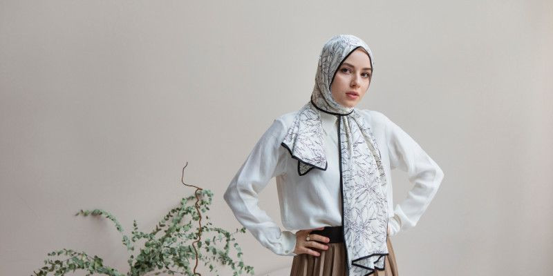 Ilustrasi perempuan dengan modest fashion. (Freepik)