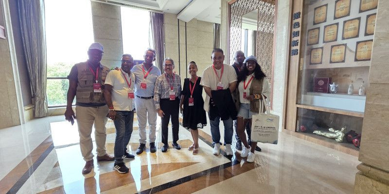 Ketum JMSI Teguh Santosa (ketiga kanan) bersama peserta Belt and Road Journalists Forum (BRJF) di Ganzhou, China. (Ist)