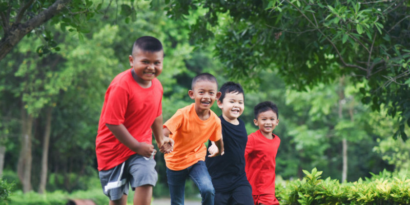 Ilustrasi anak-anak bermain bersama. (Freepik/jcomp)