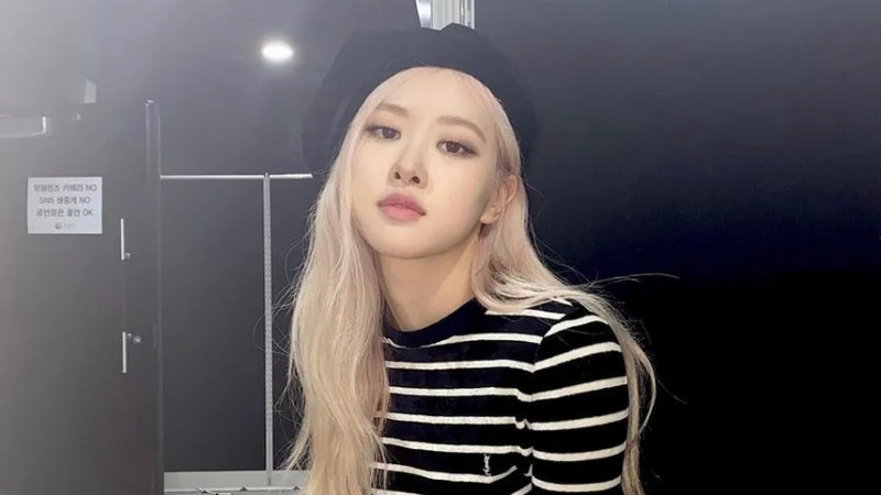 Rosé, makin bersinar secara global. (Instagram/@roses_are_rosie)

