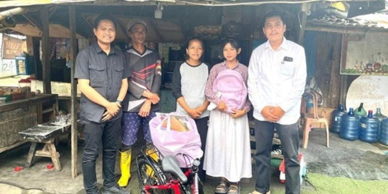 Keimita dan keluarga menerima perwakilan Iwakum. (Ist)