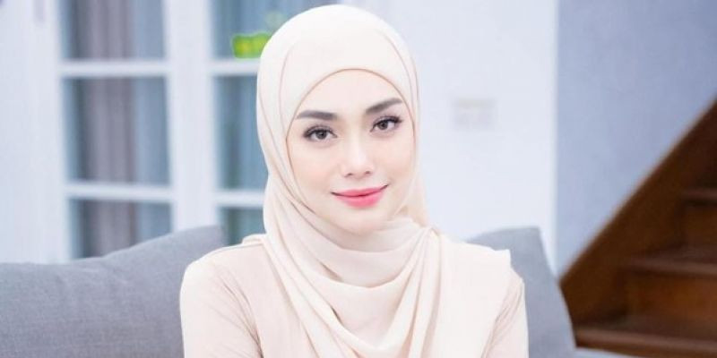 Celine Evangelista mantap berhijab setelah menjadi mualaf. (Instagram/@celine_evangelista)
