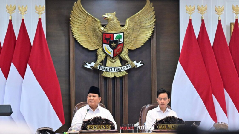 Presiden Prabowo memimpin Sidang Kabinet Parpurna (6/8) didampingi Wapres Gibran Rakabuming. (BPMI Setpres)