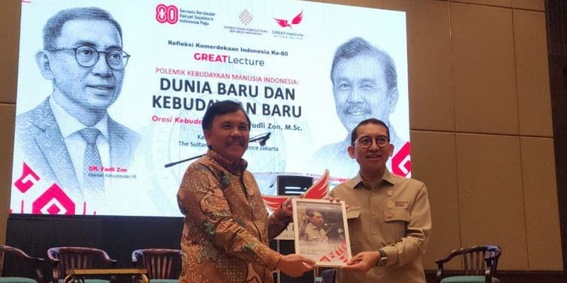 (Ki-ka) Ketua Dewan Direktur GREAT Institute Dr. Syahganda Nainggolan & Menteri Kebudayaan RI Dr. Fadli Zon di Forum GREAT Lecture (14/8) di Jakarta. (Ist)