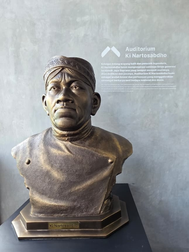 Bust Ki Nartosabdo di Auditorium Ki Nartosabdo, Jaya Suprana Institute, Kelapa Gading, Jakarta Pusat.