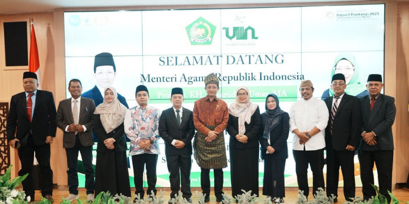 Menteri Agama RI Nasaruddin Umar (tengah) di UIN Sumut (20/8). (Kemenag RI)