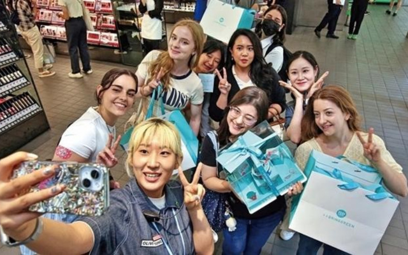 Turis asing jalani keseharian bak masyarakat Korsel. (Indonesia. Korea.net)