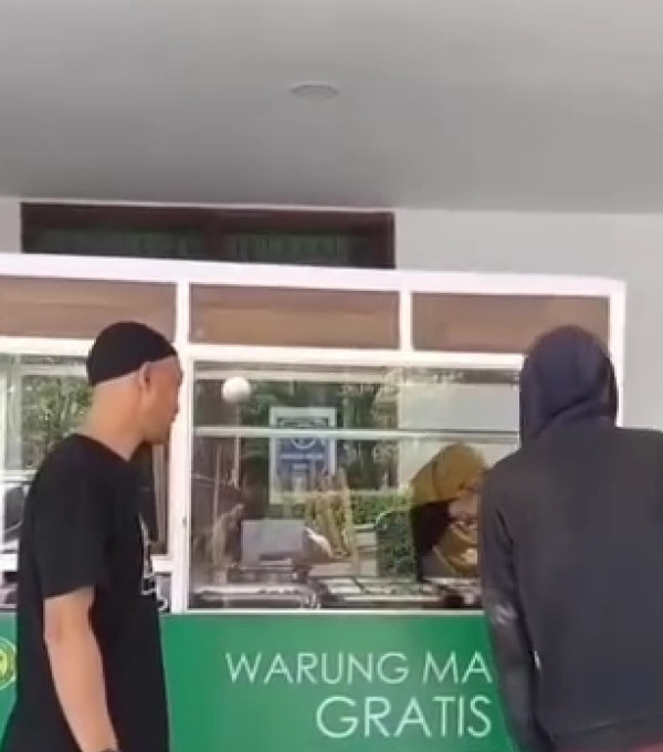 Warung Ikhlas, jangan ragu untuk peduli sesama. (Ist)
