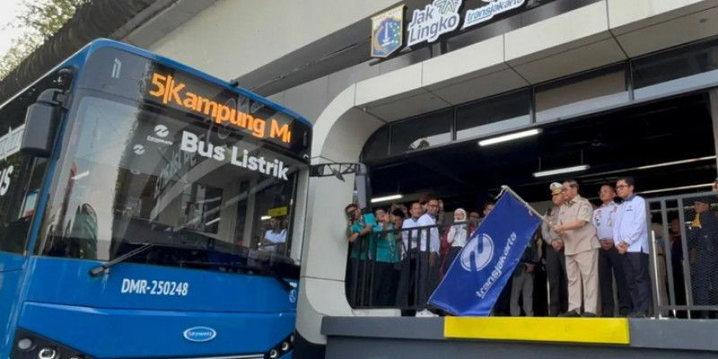 Gubernur Jakarta Pramono Anung resmikan halte TransJakarta Saling Jaga. (ANTARA)