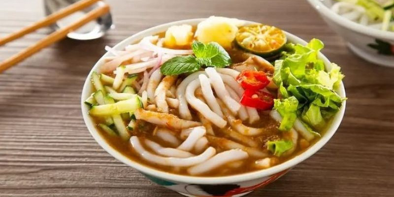 Semangkuk mi laksa penuh kelezatan. (Pinterest)