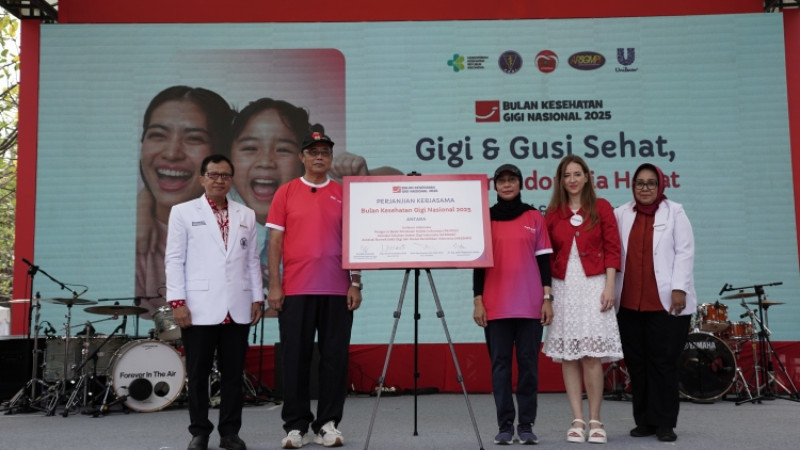 (ki-ka) Prof. drg. Suryono, S.H., M.M., Ph.D, drg. Usman Sumantri, MSc, dr. Elvieda Sariwati, Ana Maria Paslaru, Dr. drg. Julita Hendrartini, M.Kes, AAK