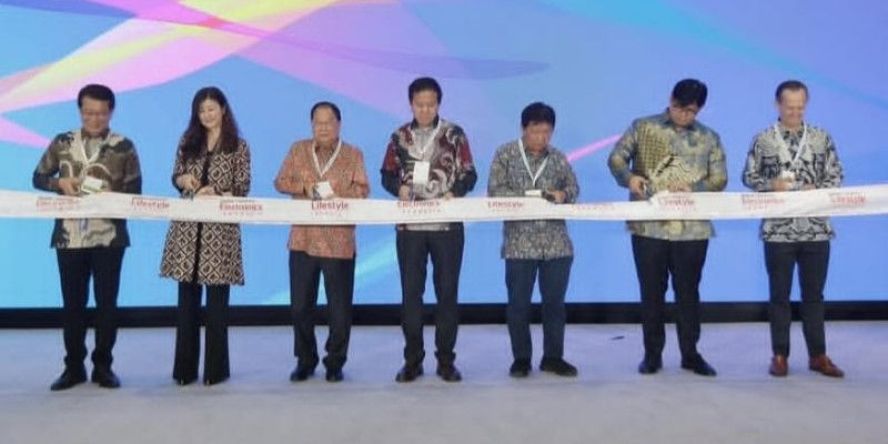 Pemotongan pita tanda peresmian pameran GSEI 2025 di Jakarta. (25/9). (FARAH)