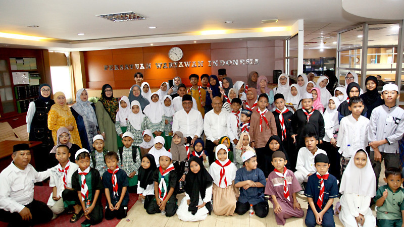 PWI Pusat gelar tasyakuran bersama anak-anak yatim piatu (26/9) di Gedung Dewan Pers. (Ist)
