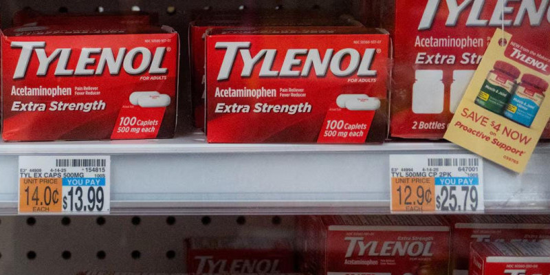 Ilustrasi tylenol di rak penjualan. (Reuters)