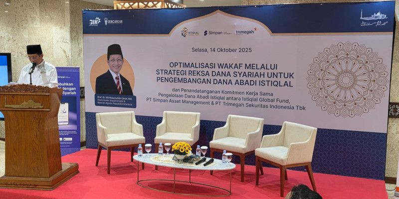 Prof. Nasaruddin Umar memberi sambutan dalam literasi keuangan syariah di Jakarta (14/10)