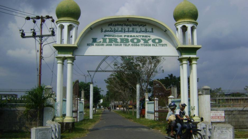Gerbang Pondok Pesantren Lirboyo Kediri (NUOL)