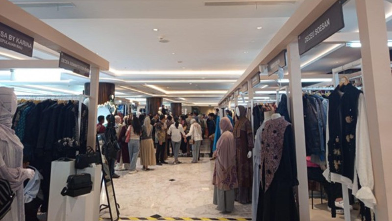 Suasana exhibition area IN2MOTIONFEST 2025 di JIEXpo Kemayoran Jakarta Pusat (11/10). (FARAH)