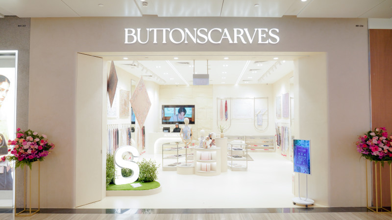 Buttonscarves resmi membuka store pertamanya di Jewel Changi Airport, Singapura. (Ist)