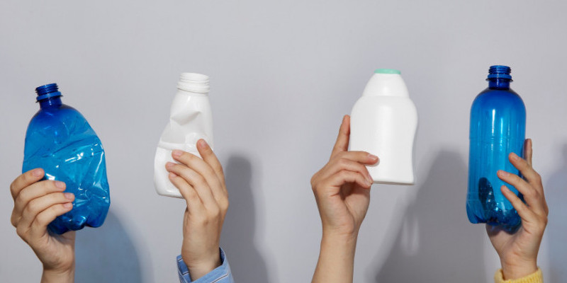 Ilustrasi botol plastik. (Freepik) Ilustrasi botol plastik. (Freepik)