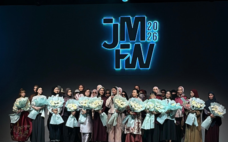Fashion show “Wardah Essential Lab, The House of W: Rise & Grow Together, Wherever You Move” dalam acara JMFW 2026 di Balai Kartini (6/11). (Ist)