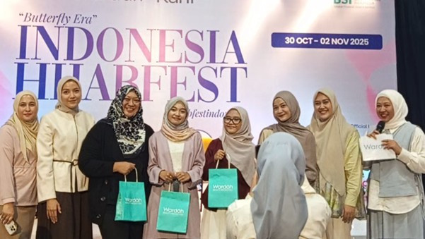Talkshow Launch of Wardah Beauty AI — peluncuran dan perbincangan seputar Hijab Studio AI, Hijab Color Sync, dan Hair Color Match,Mini Stage Hijab Fest, Sabuga Bandung (1/11). (FARAH)